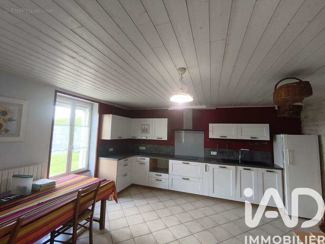 Maison 243 m² à Bougon  - photo 4