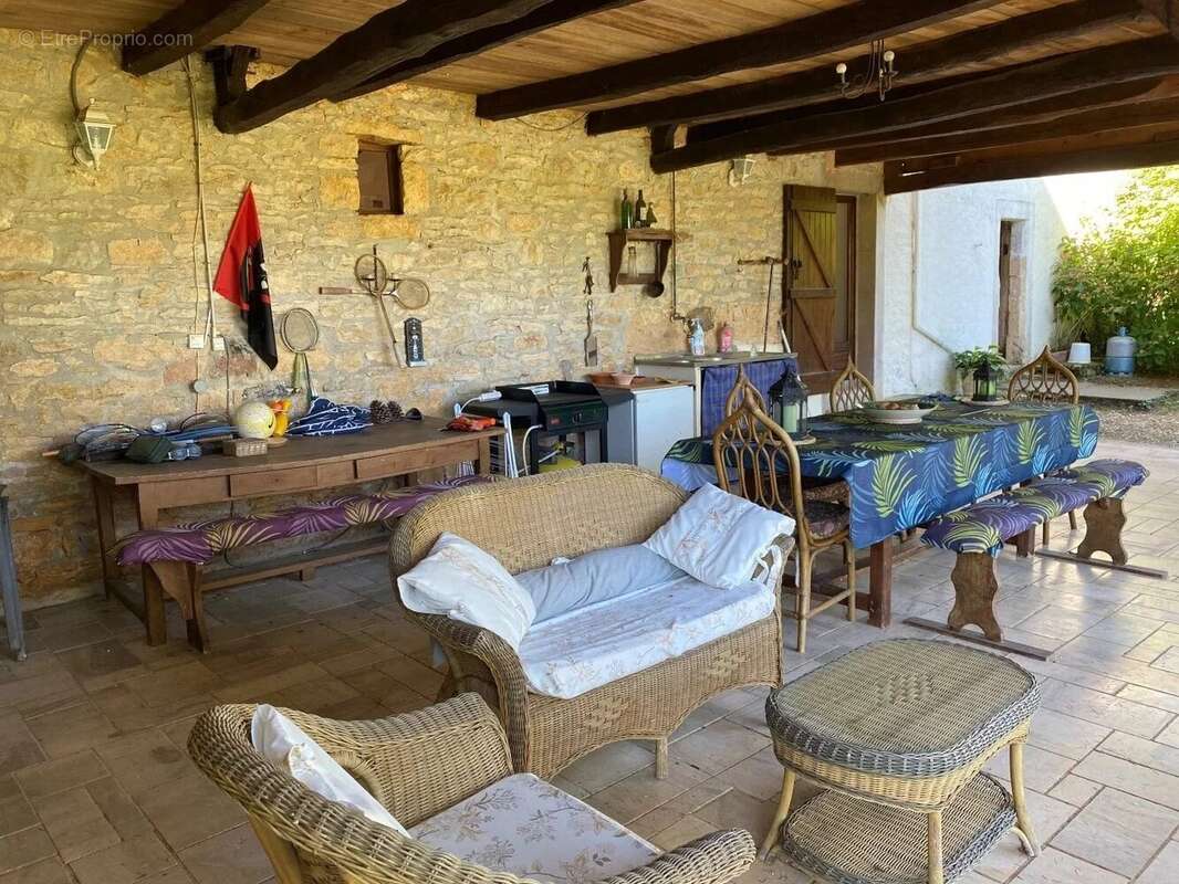 Maison à FRAYSSINET-LE-GELAT
