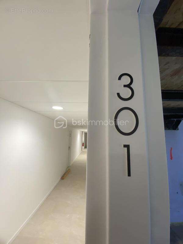 SAINT-CHRISTOL ((84) - Créez votre grand T3 sur mesure ! Appartement à rénover de 100 m² env. situé au 3ème étage avec ascenseur - photo 6