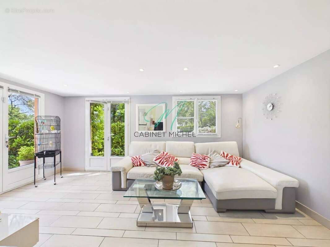 Maison à ROQUEFORT-LES-PINS