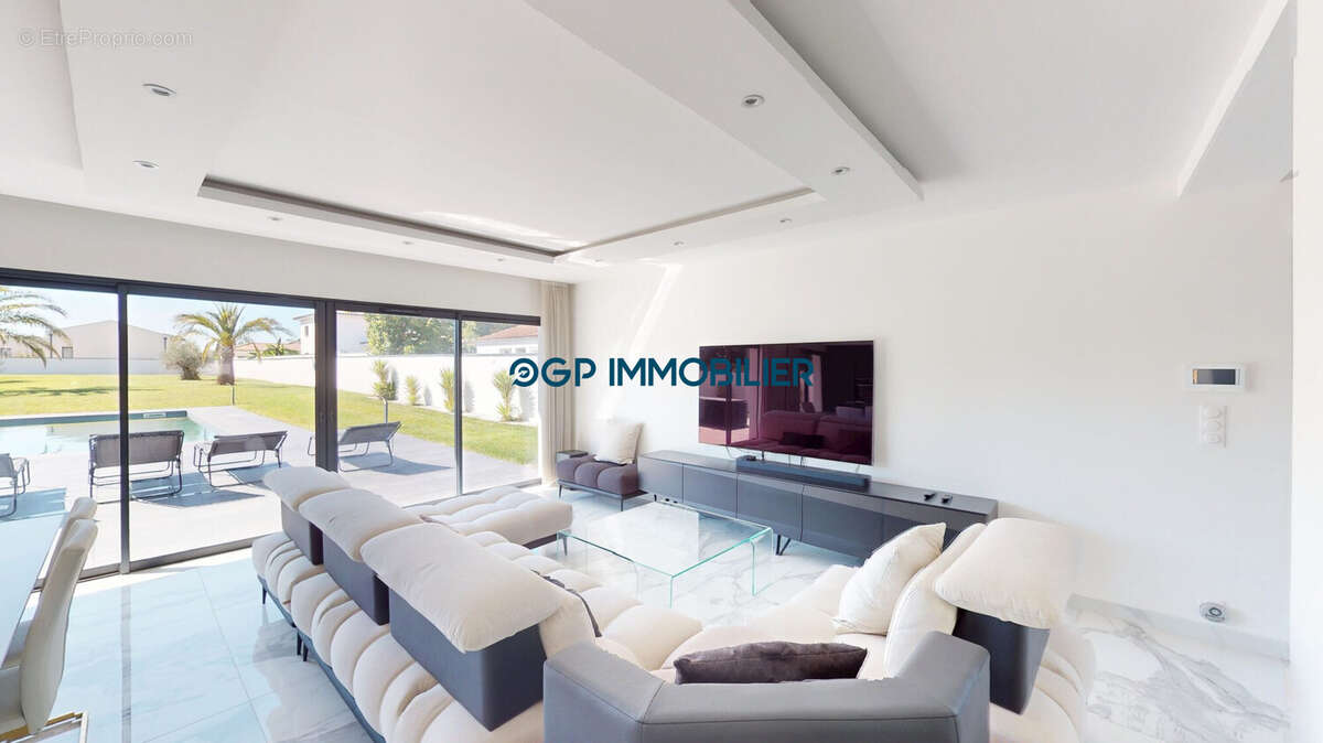 Maison à LA SALVETAT-SAINT-GILLES