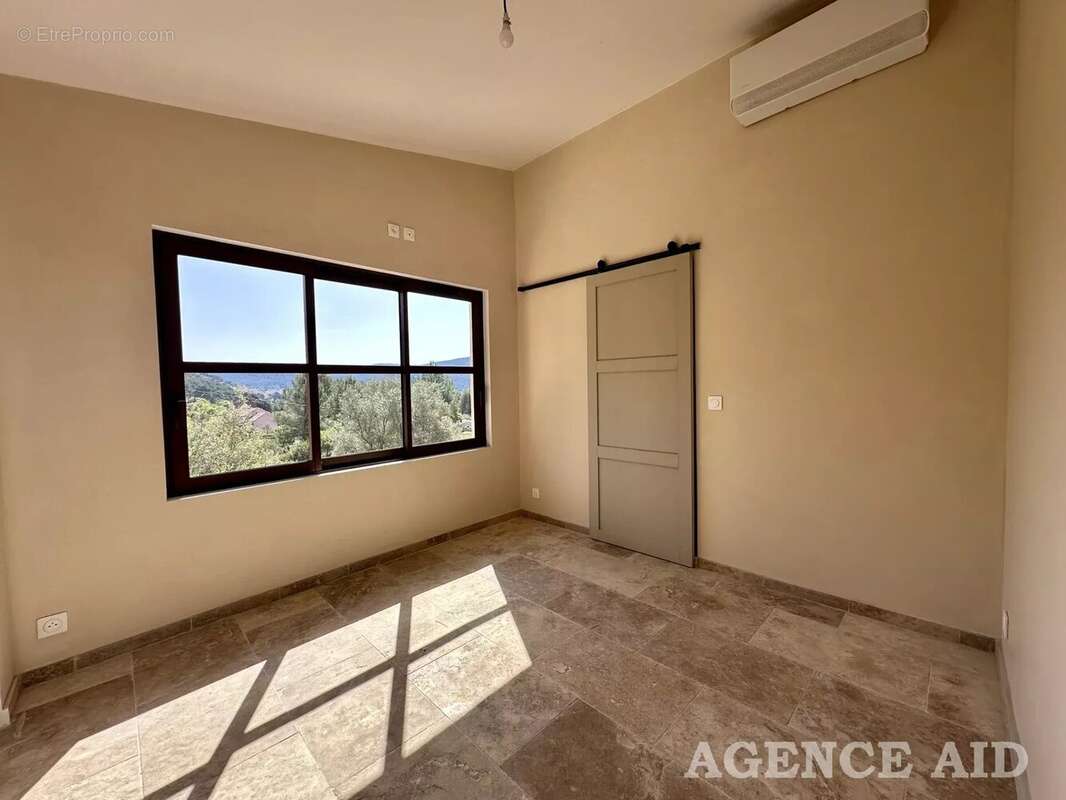 Maison à CUGES-LES-PINS