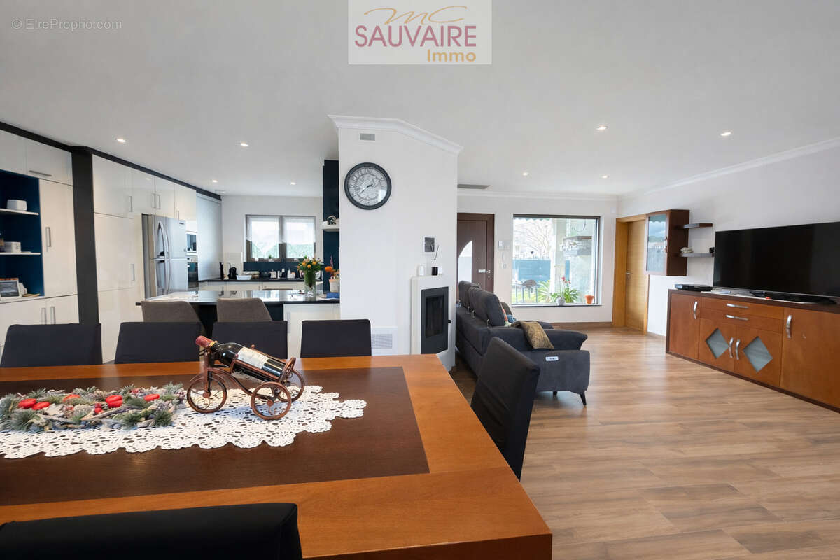 Maison à SAINT-LAURENT-DE-LA-SALANQUE