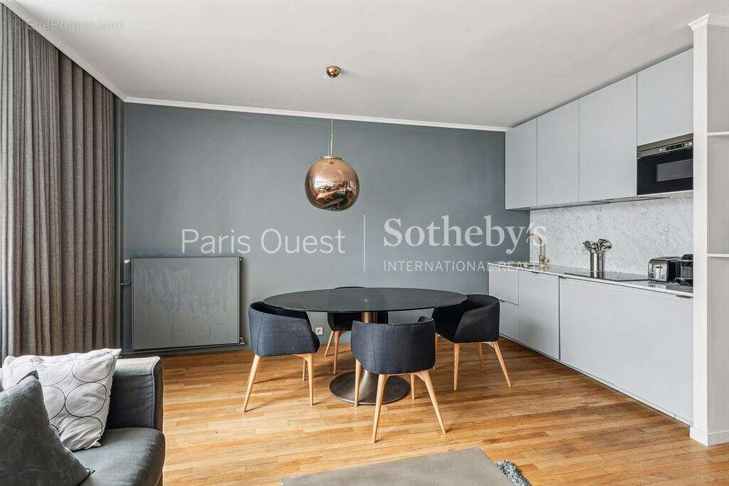 Appartement à PARIS-8E