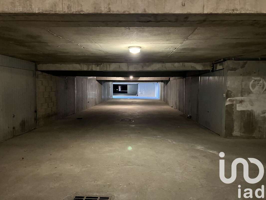 Photo 2 - Parking à LE BARCARES