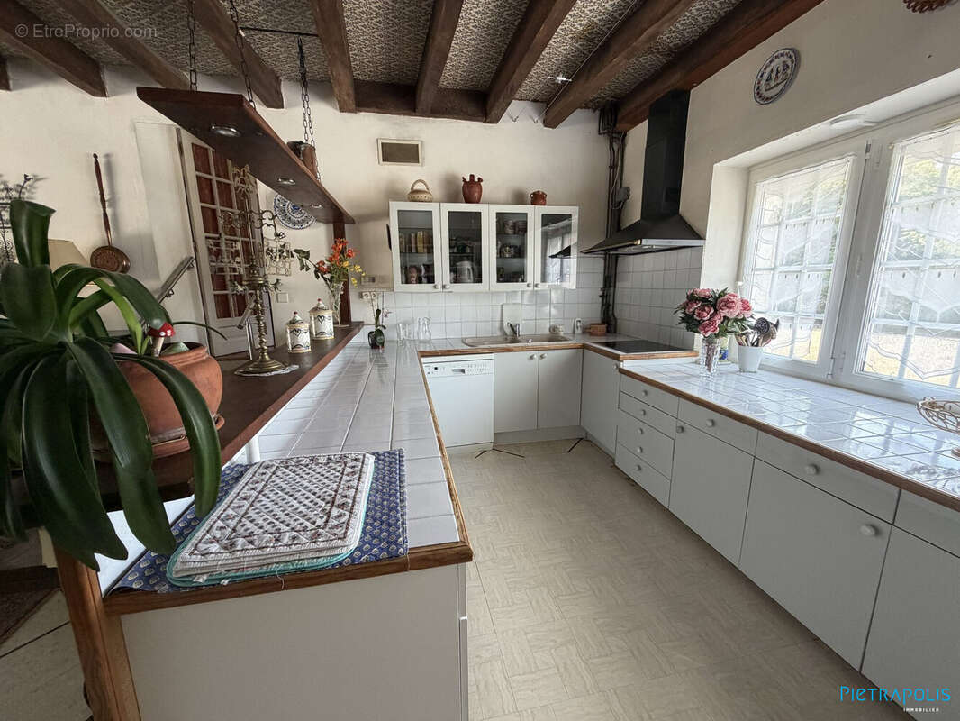 Maison 334 m² à Buxy  - photo 5
