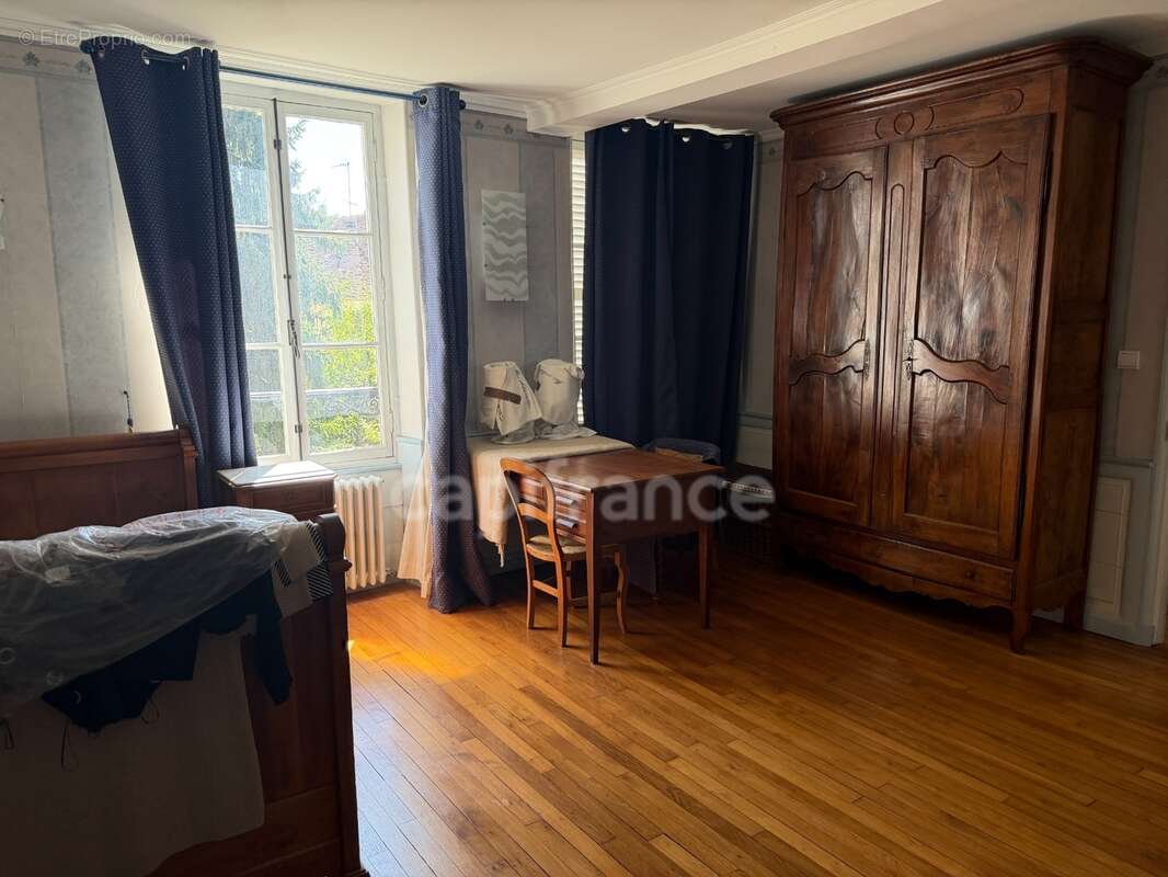 Maison à vendre 7 pièces AUXERRE (89)   Propriété de caractère de 165 m2   4 chambres   Garage   Caves    Terrain - photo 5
