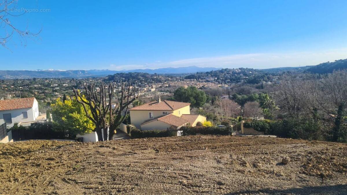 Terrain à VALBONNE