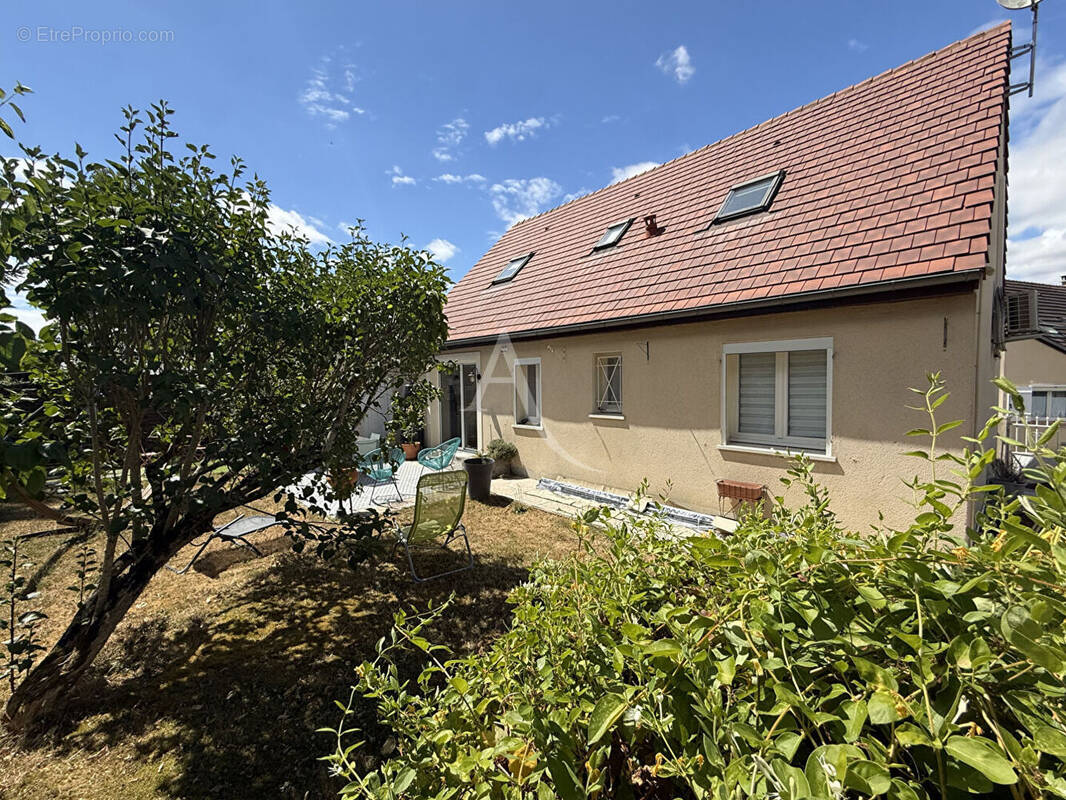 Maison à LE CHATELET-EN-BRIE