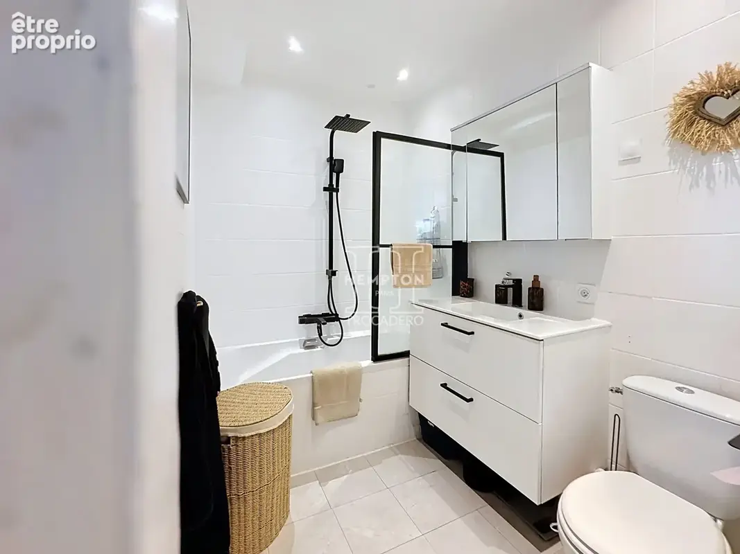 Paris xvi -appartement coup de coeur - trocadéro - élégant 2 pieces de 60 m2 - belle piece de vie de 43 2m2 - - photo 16