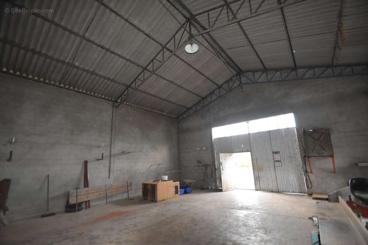 LA CLAYETTE - maison 156m² - avec entrepôt de 210m² sur terrain 3930m² - photo 20