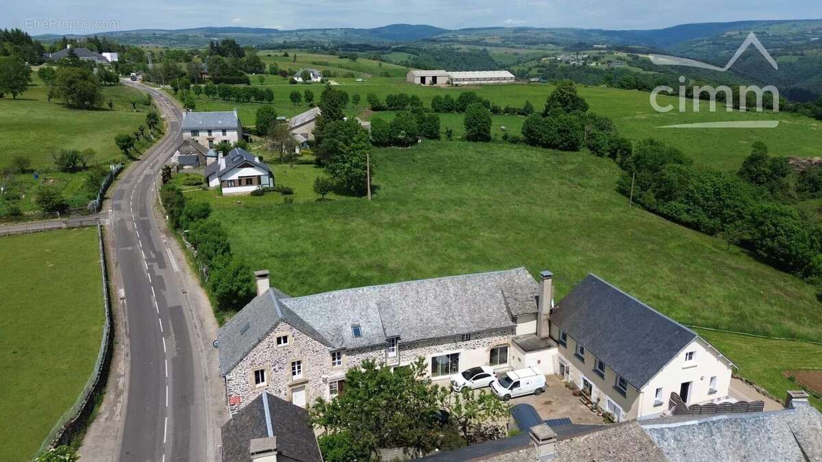 Ensemble immobilier au cœur de l'Aubrac - photo 3