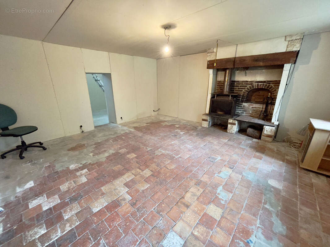 Maison à IVOY-LE-PRE