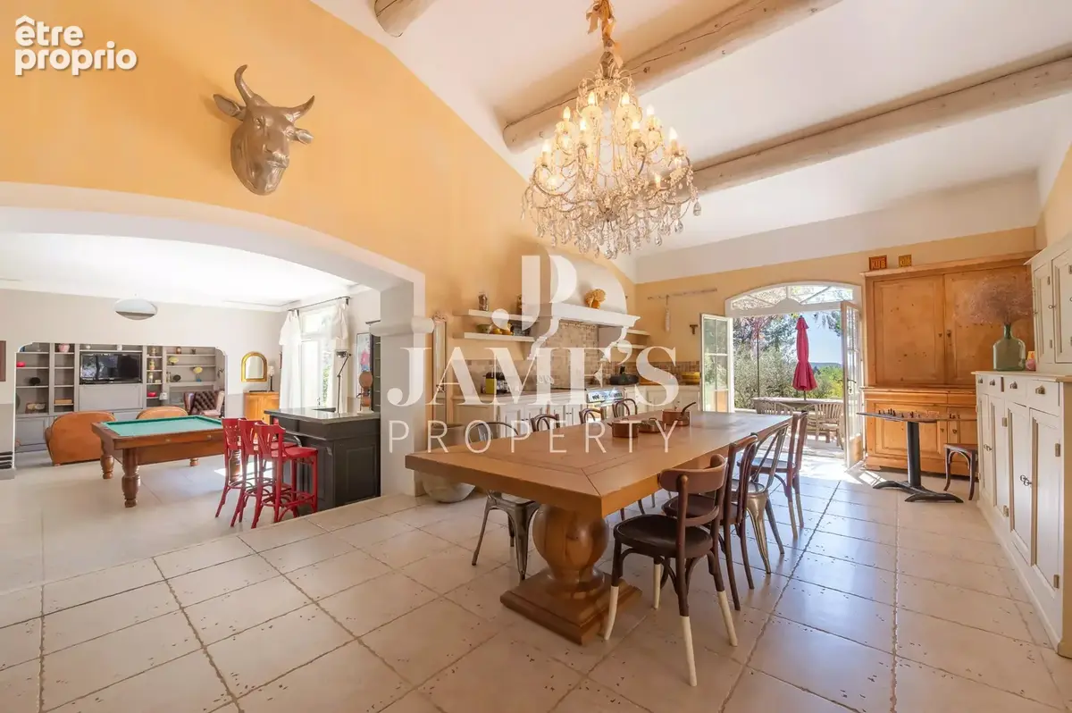 Maison 5 pièces 250 m² à vendre à Mouries (13890) - photo 8