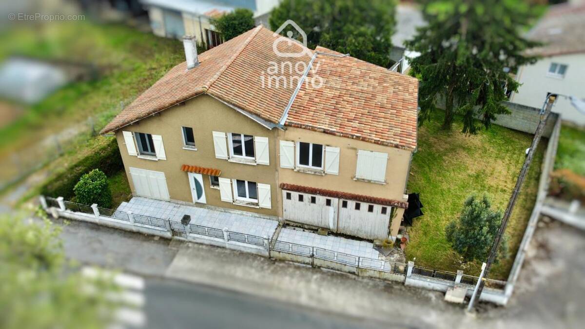 Maison à COUHE