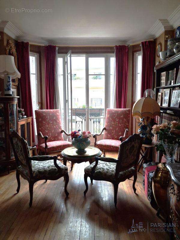 Appartement à PARIS-16E