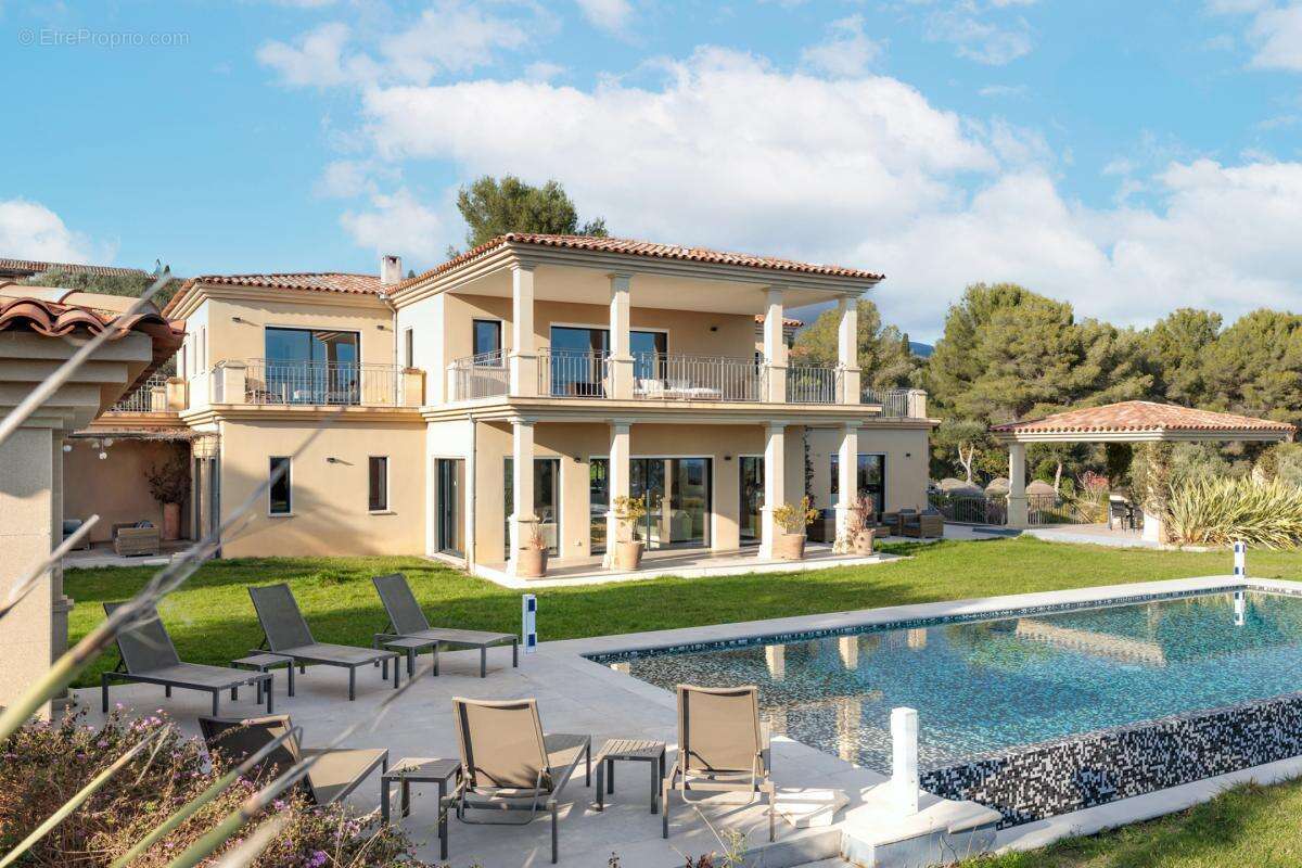 Maison à ROQUEFORT-LES-PINS