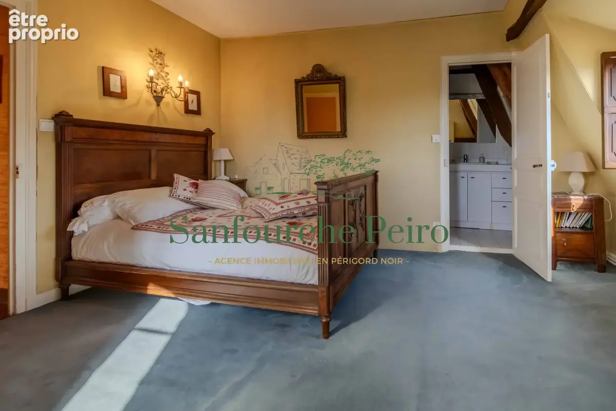 Situé à 18km à l'ouest de Sarlat et à 2km de Saint Cyprien - photo 30