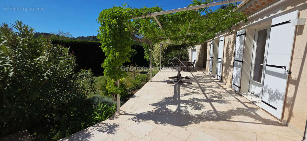Maison à LA ROQUE-SUR-CEZE