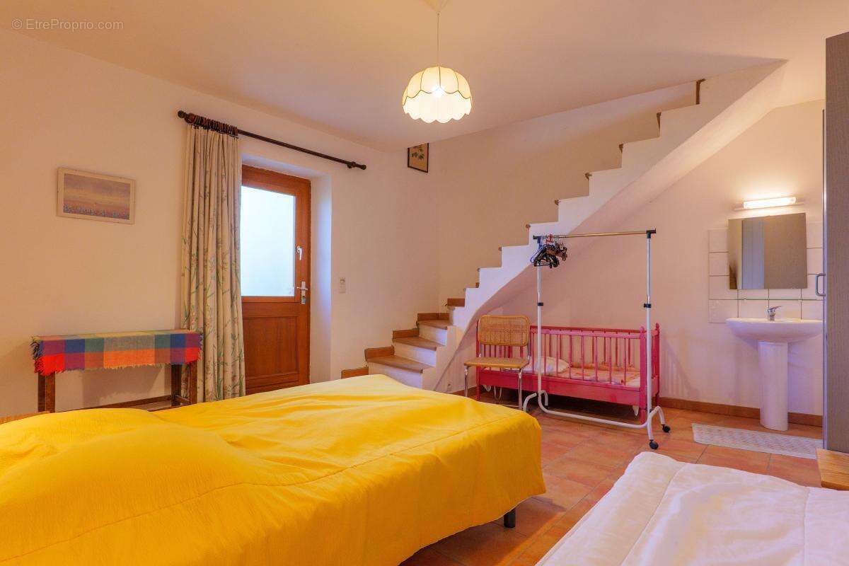 3 maisons + piscine+ terrain 4ha - photo 23