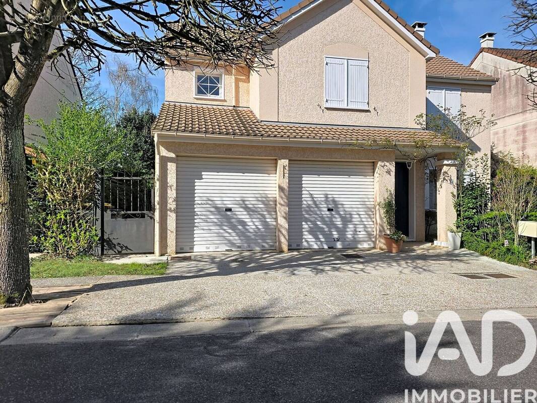 Photo 1 - Maison à CHEVRY-COSSIGNY