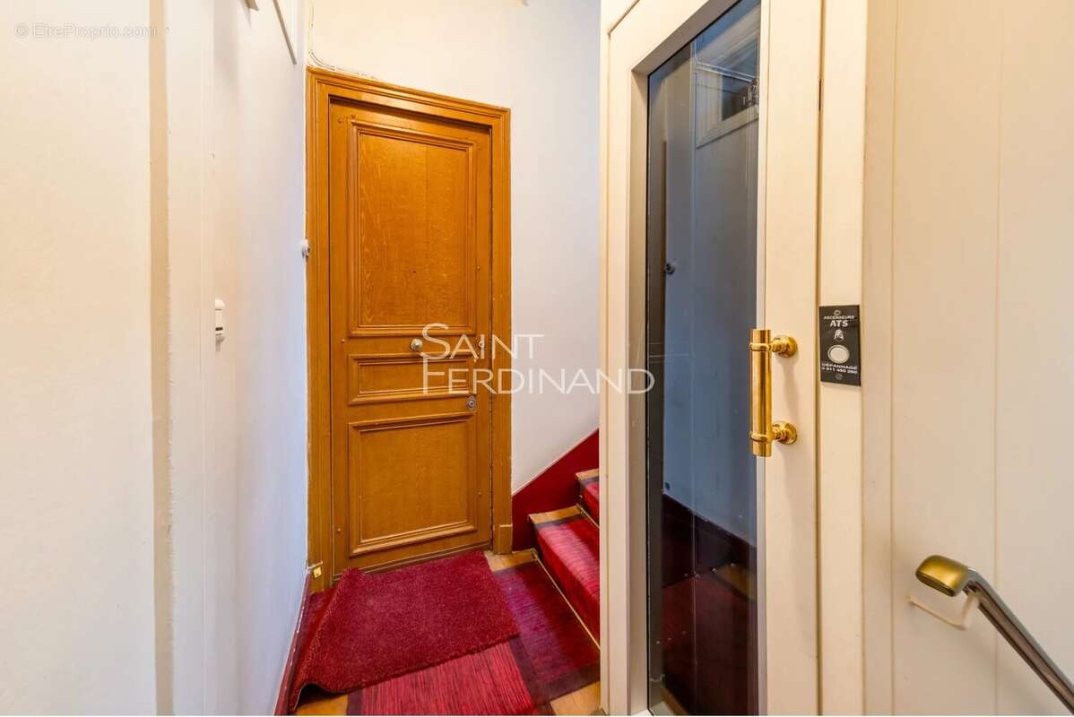 Appartement à PARIS-17E