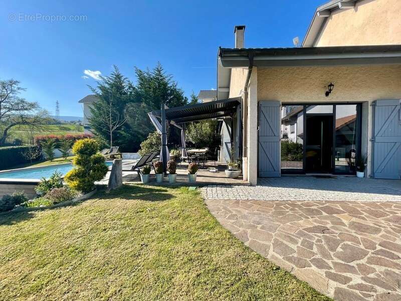 Maison à CHALLEX