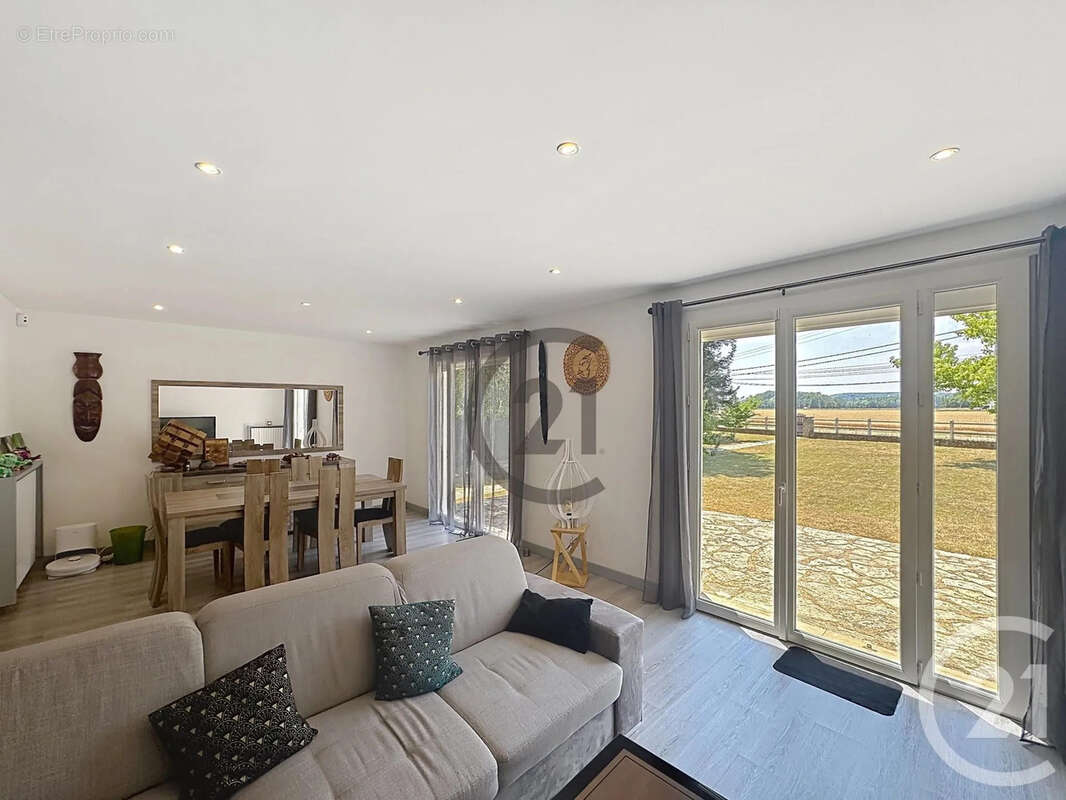 Maison 108 m² à Soucy  - photo 6