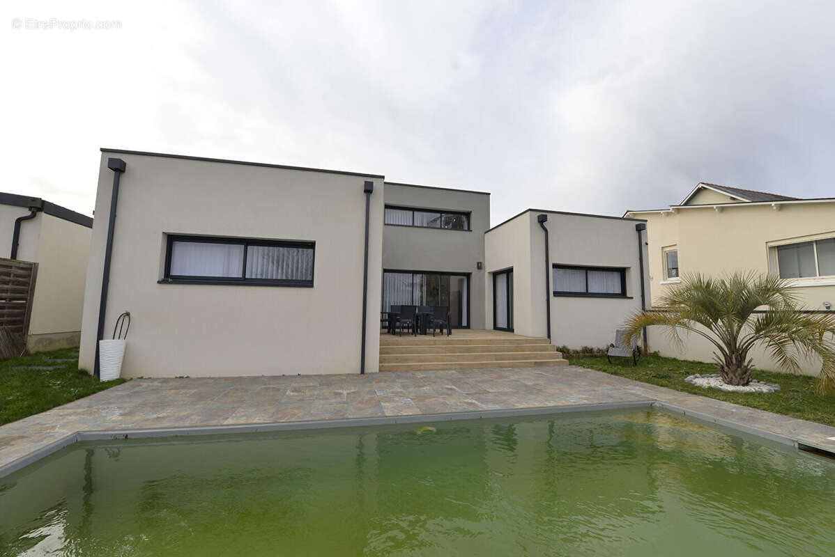 Maison à MONTREUIL-JUIGNE