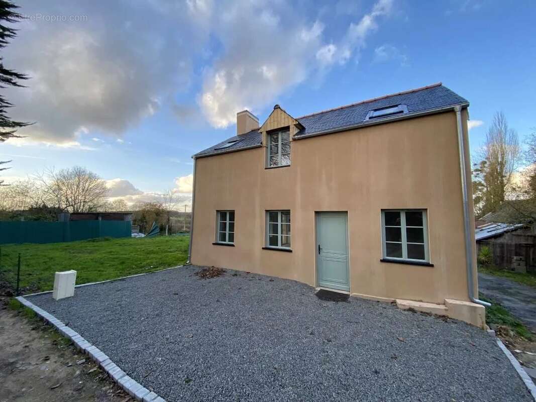 Maison à BAZOUGES-LA-PEROUSE