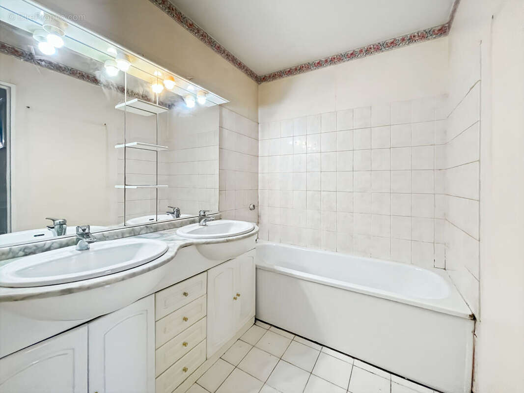 Appartement à MARSEILLE-4E