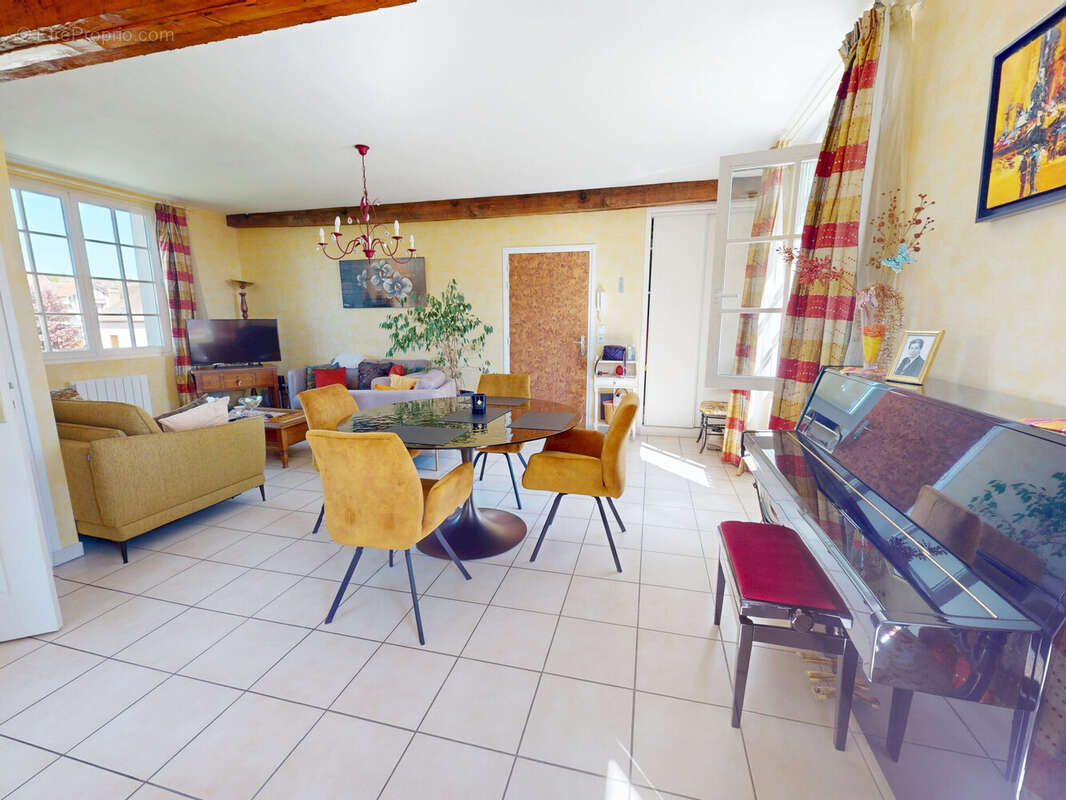 Appartement à SAINTE-SAVINE