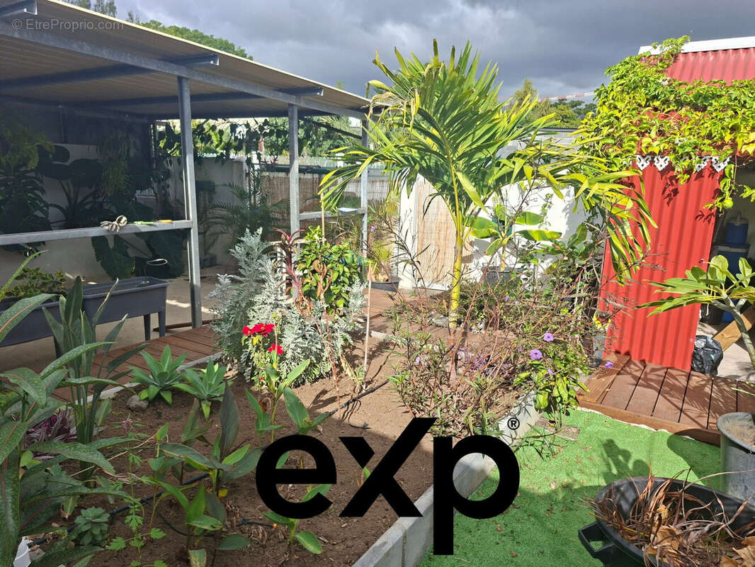 Maison 63 m² à Le Port  - photo 2