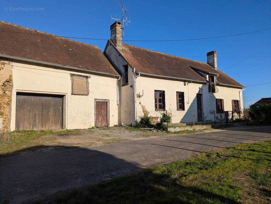 Appartement à COULONGES