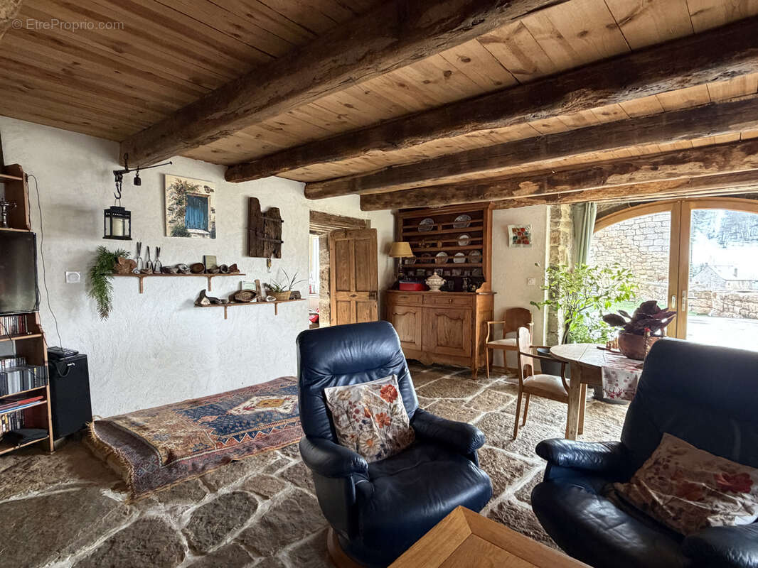 Maison à LANUEJOLS