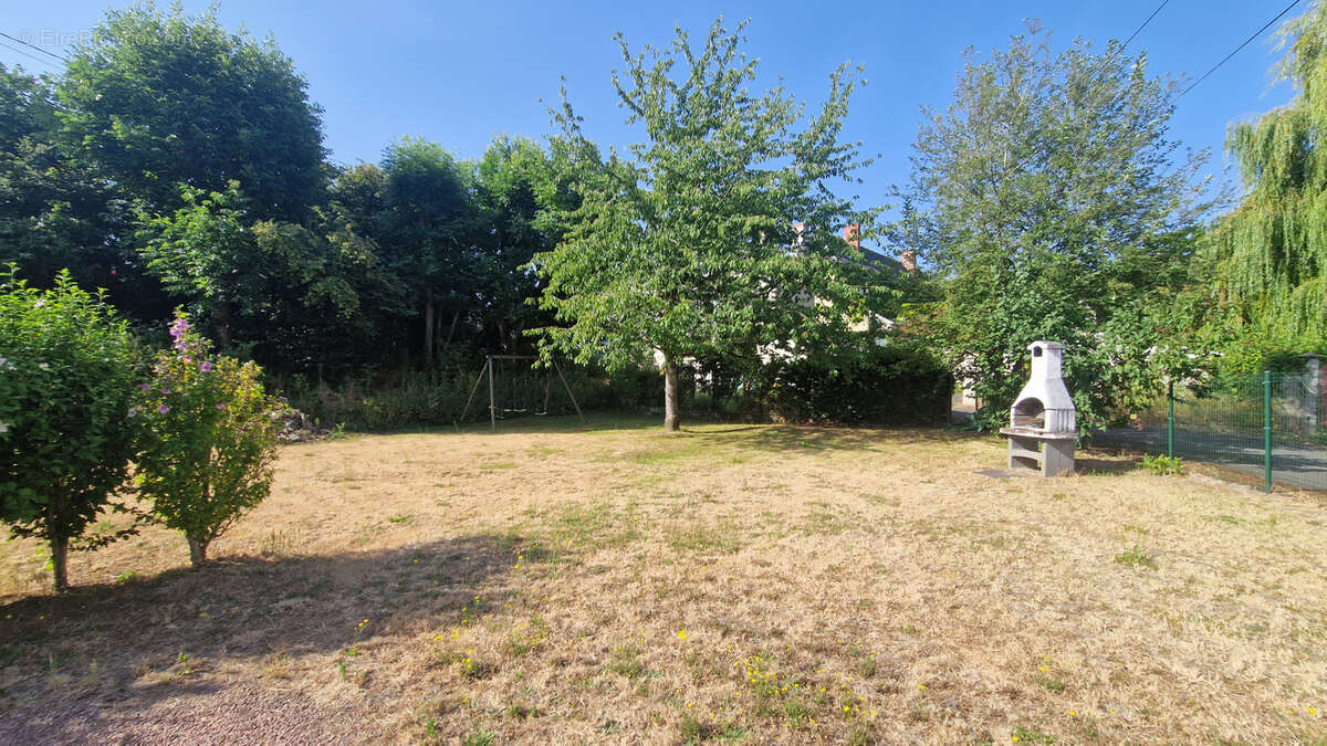 Maison 3 chambres au calme avec garage, dépendances et jardin clos - photo 7