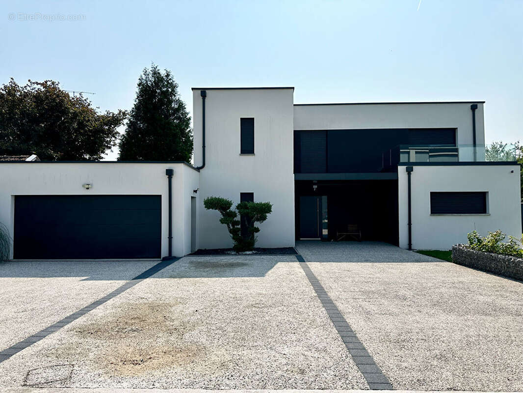 Maison à MIRECOURT