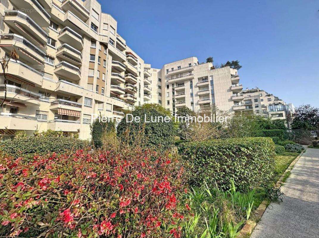Appartement à COURBEVOIE
