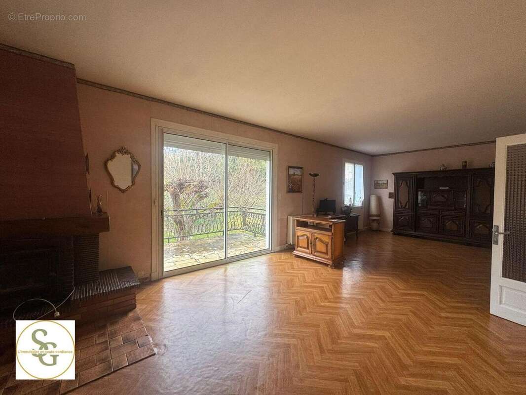Maison 191 m² à Graulhet  - photo 2