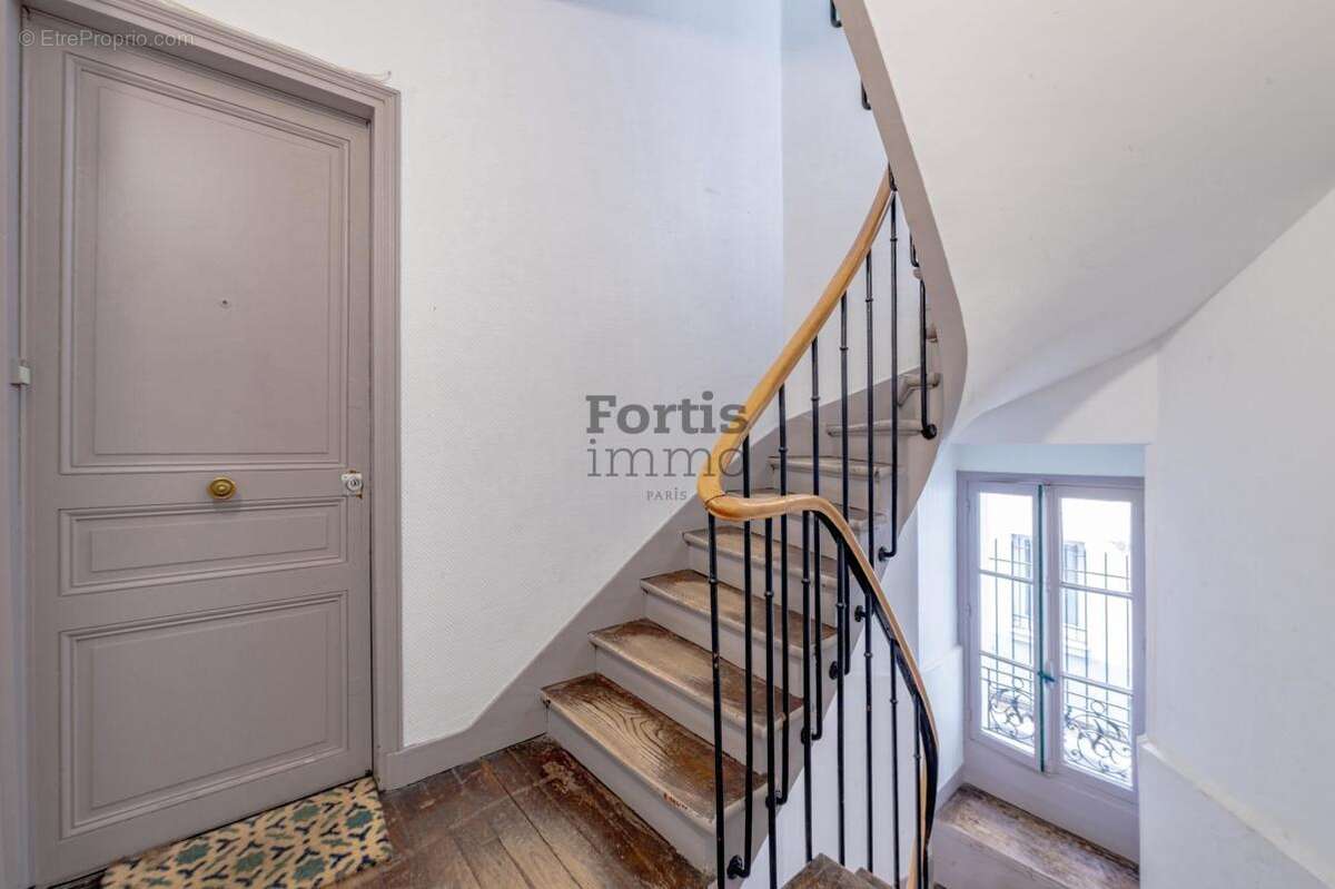 Appartement à PARIS-14E