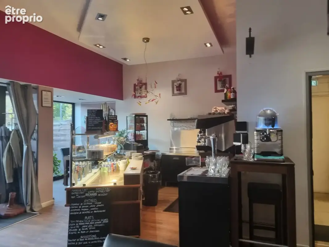 Centre de Thonon , loyer 1300 € Belle affaire avec licence IV Grande restauartion - photo 3