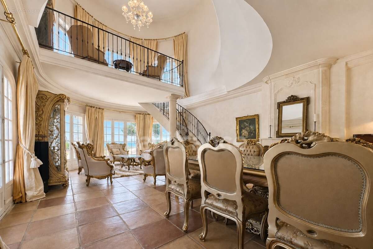 Propriété de caractère de 615 m2 sur 25 000 m2 de terrain - photo 5