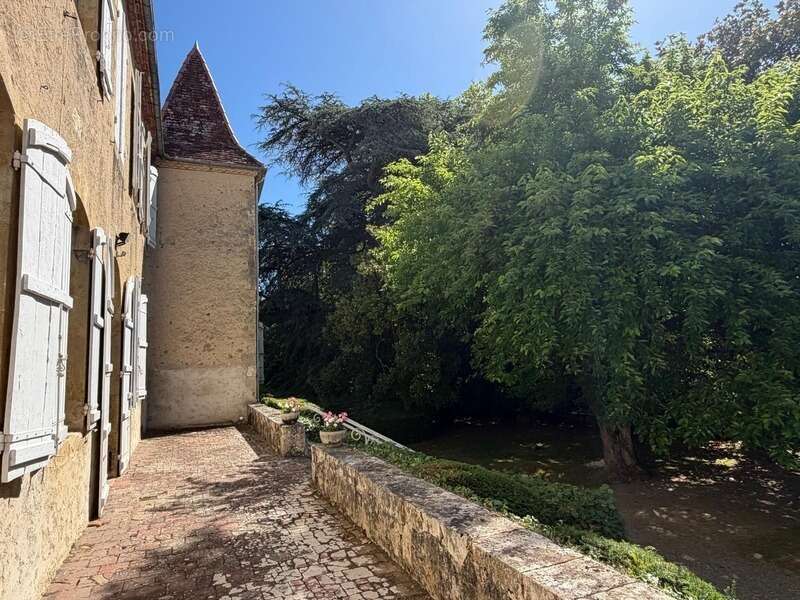 Gers(32), TRES BEAU CHATEAU DE FAMILLE 45HA avec dependances, un peu caché, en position dominante, une belle histoire - photo 33