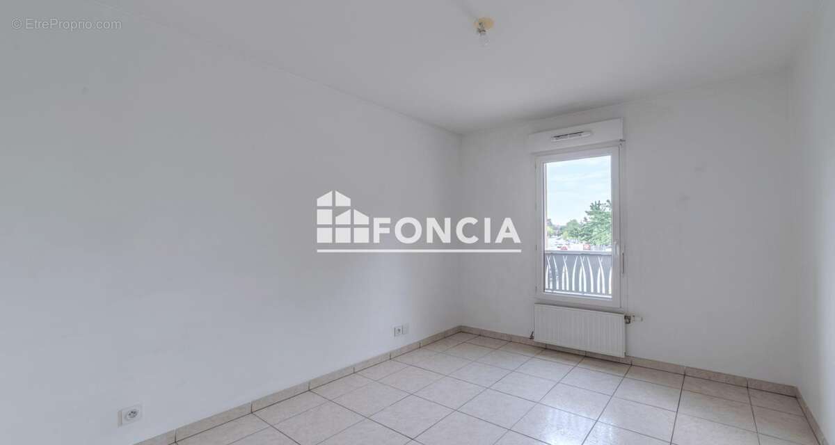 À vendre appartement T4 lumineux avec balcon et garage box – Proche centre de Neuville-sur-Saône - photo 7