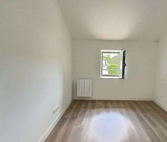 Maison à SAINT-LAURENT-DE-LA-PREE