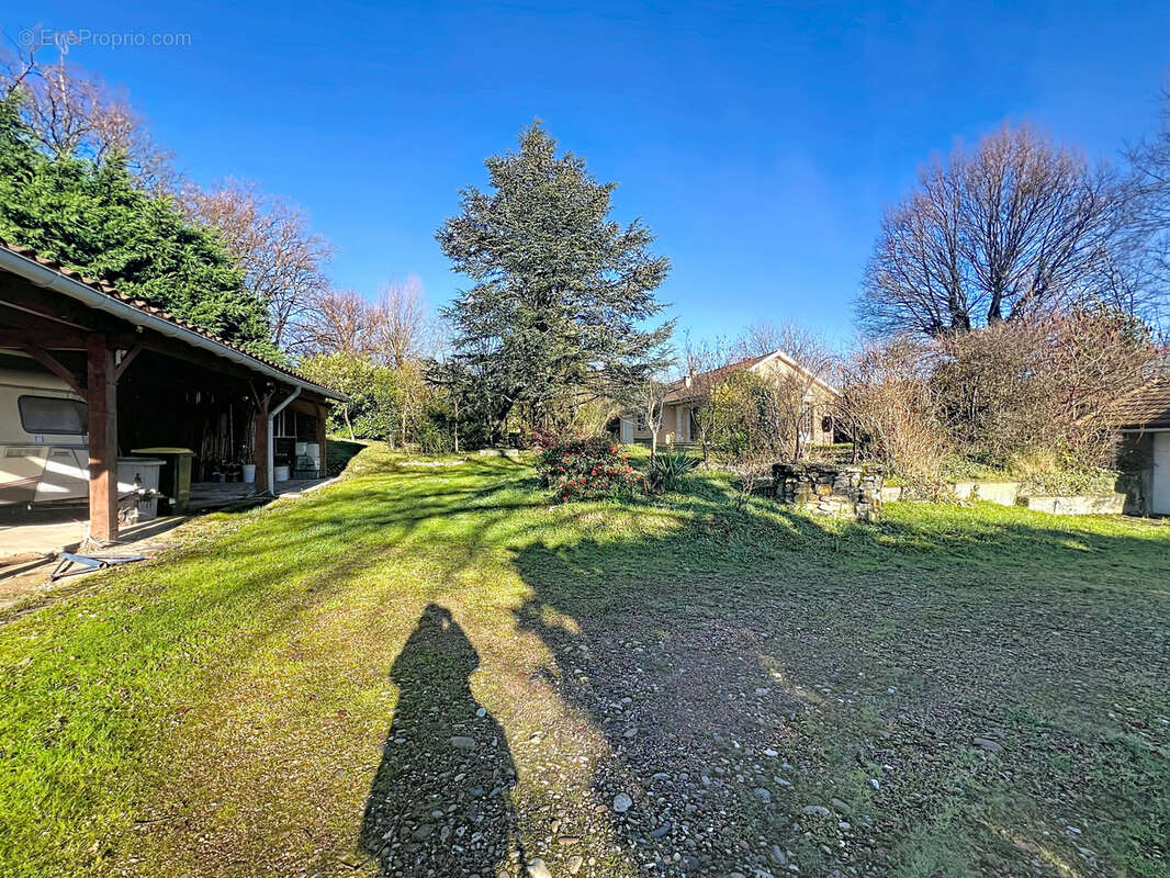 Maison à SAINT-GENIS-LES-OLLIERES