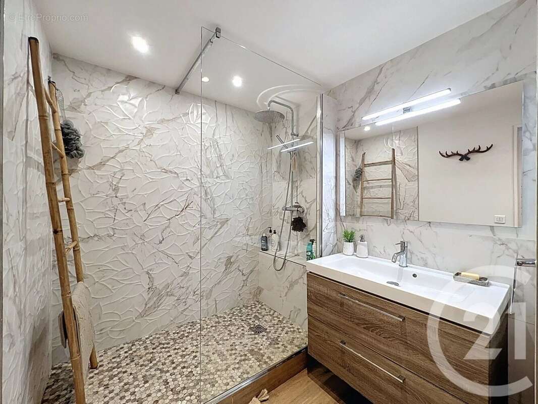 Appartement à VALLAURIS