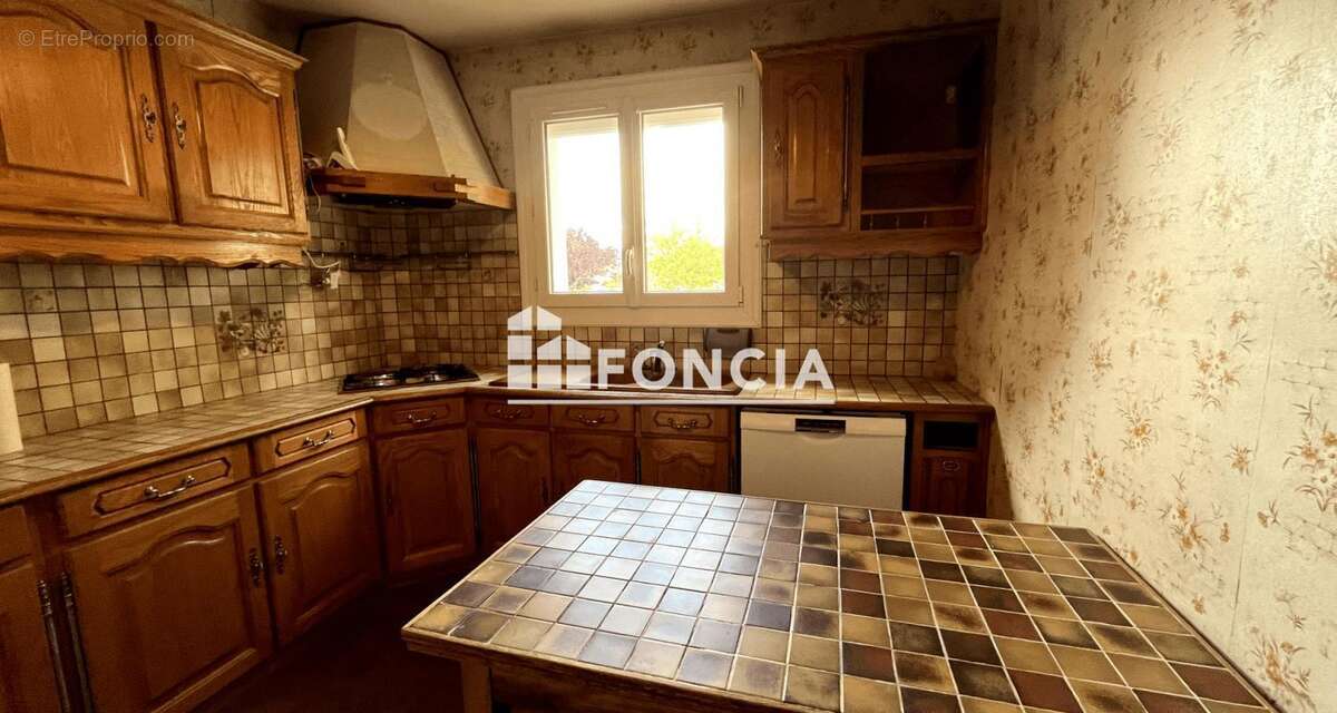 Maison à SAINT-JEAN-DE-LA-RUELLE