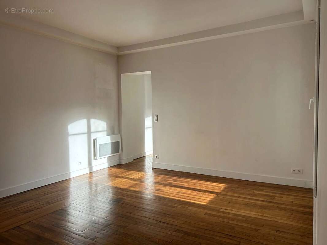 Appartement à COURBEVOIE