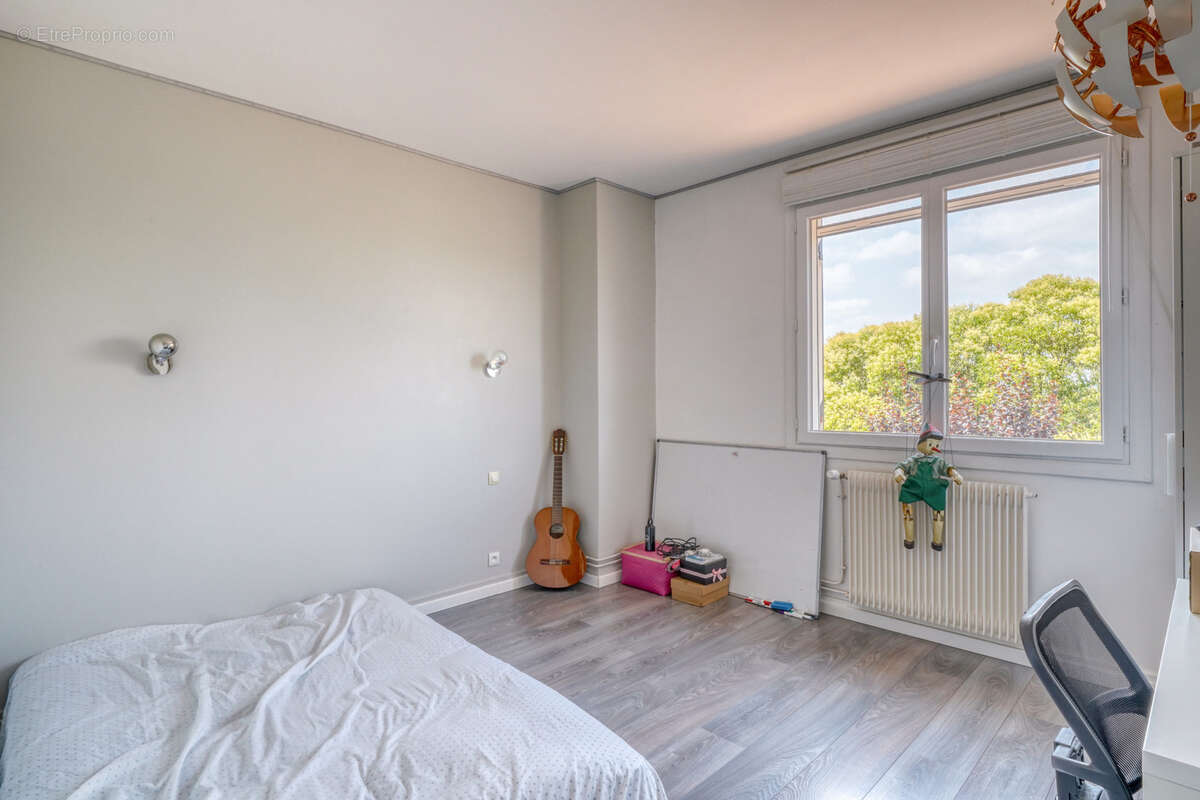 Maison en R+1 8 pièces de 202m2 habitables avec atelier et piscine le tout sur parcelle de 1509m2 - photo 13